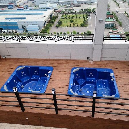 Western Bay Marina Hotel Пионтек Екстериор снимка