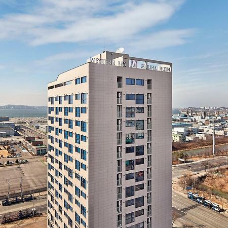 Western Bay Marina Hotel Пионтек Екстериор снимка