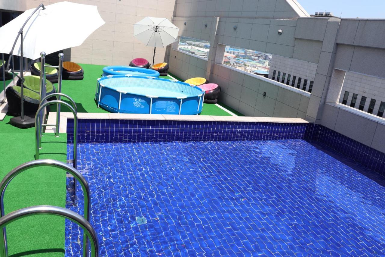 Western Bay Marina Hotel Пионтек Екстериор снимка