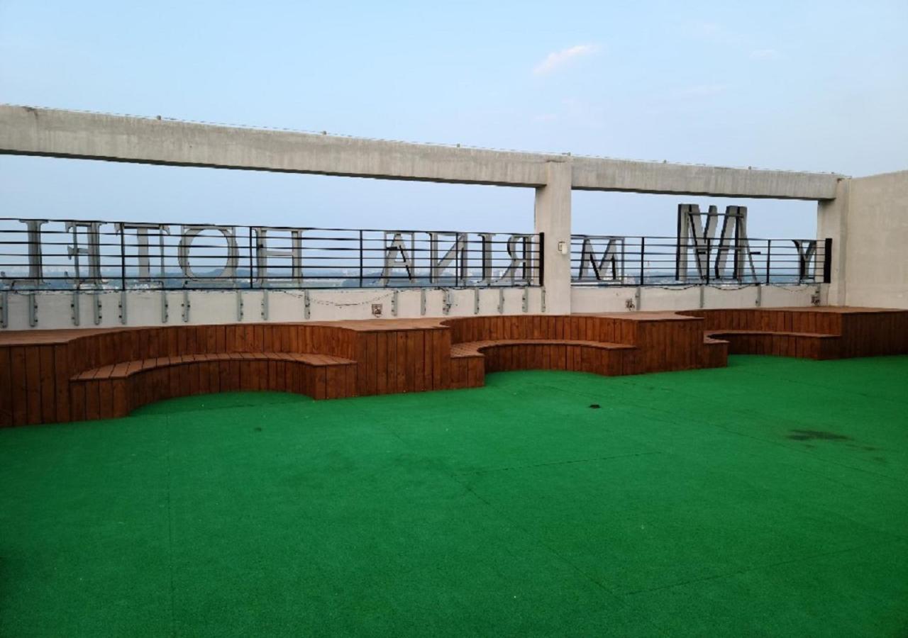 Western Bay Marina Hotel Пионтек Екстериор снимка