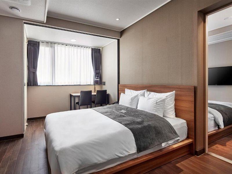 Western Bay Marina Hotel Пионтек Екстериор снимка