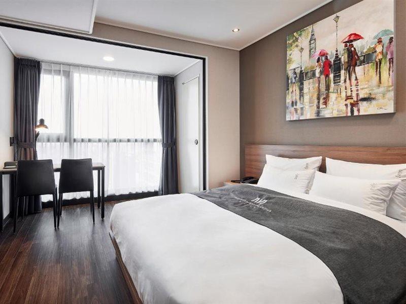 Western Bay Marina Hotel Пионтек Екстериор снимка