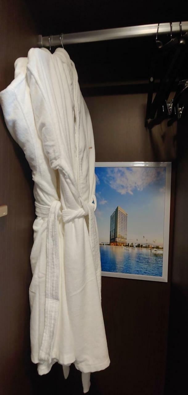 Western Bay Marina Hotel Пионтек Екстериор снимка