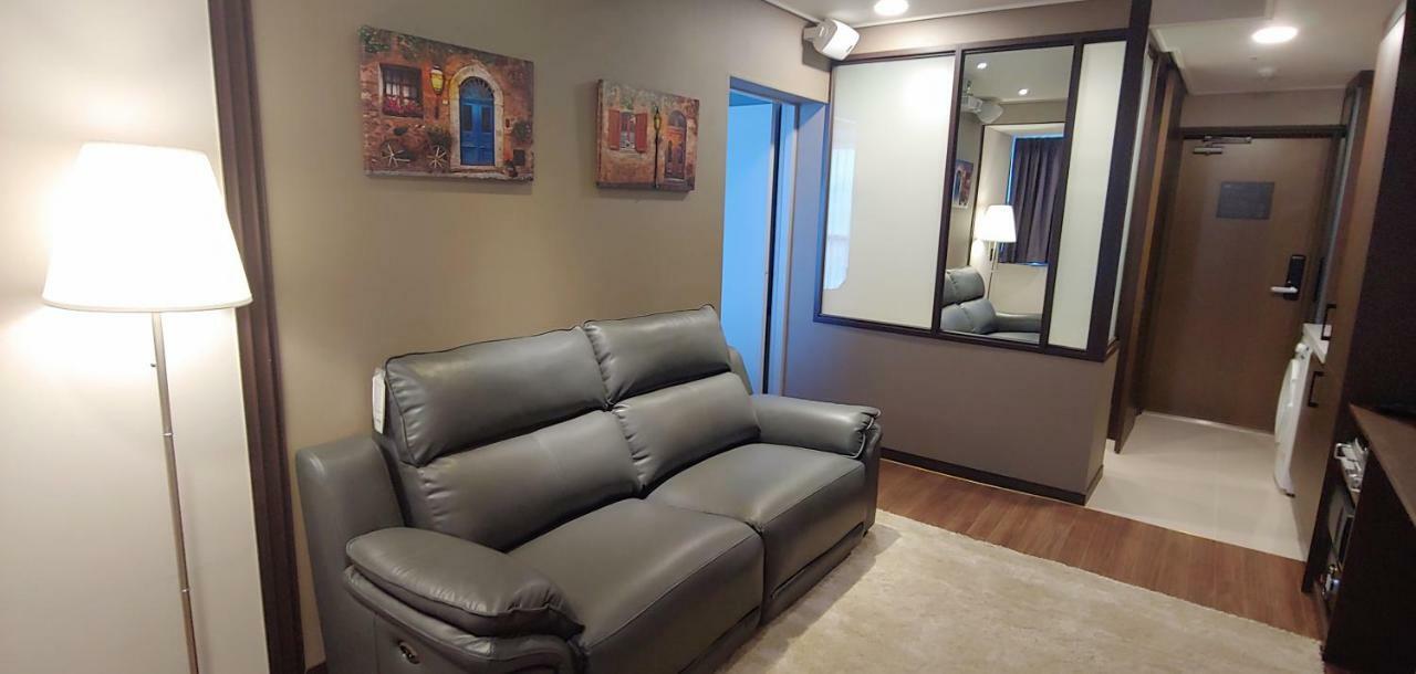 Western Bay Marina Hotel Пионтек Екстериор снимка