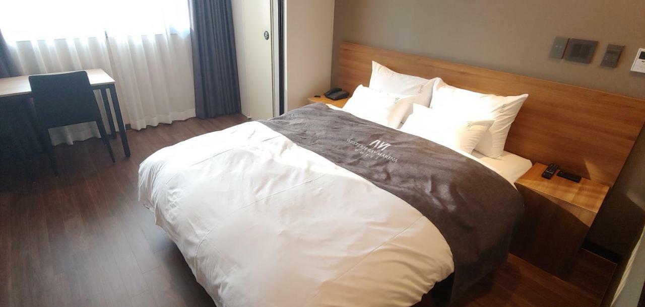 Western Bay Marina Hotel Пионтек Екстериор снимка