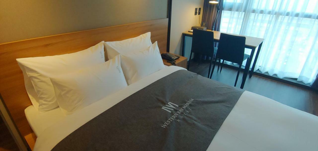 Western Bay Marina Hotel Пионтек Екстериор снимка