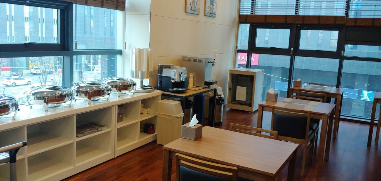 Western Bay Marina Hotel Пионтек Екстериор снимка