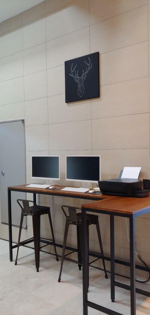 Western Bay Marina Hotel Пионтек Екстериор снимка