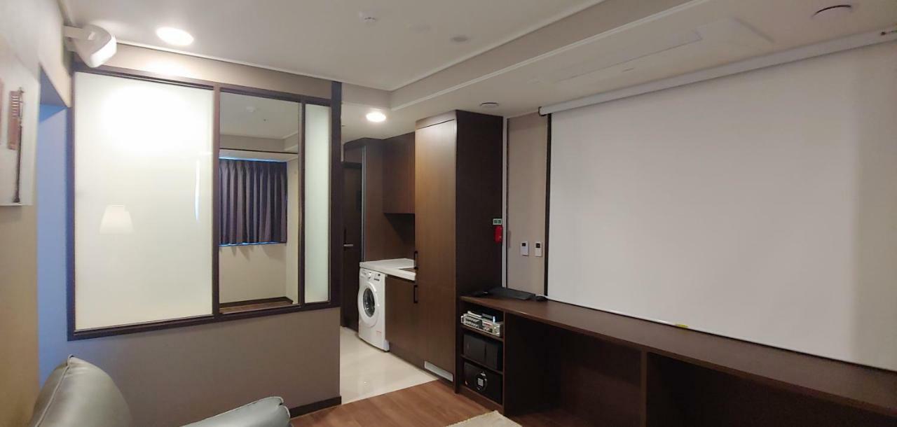 Western Bay Marina Hotel Пионтек Екстериор снимка