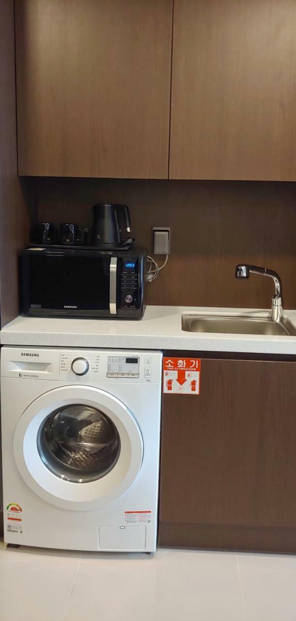 Western Bay Marina Hotel Пионтек Екстериор снимка