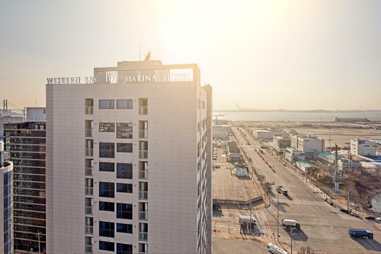 Western Bay Marina Hotel Пионтек Екстериор снимка