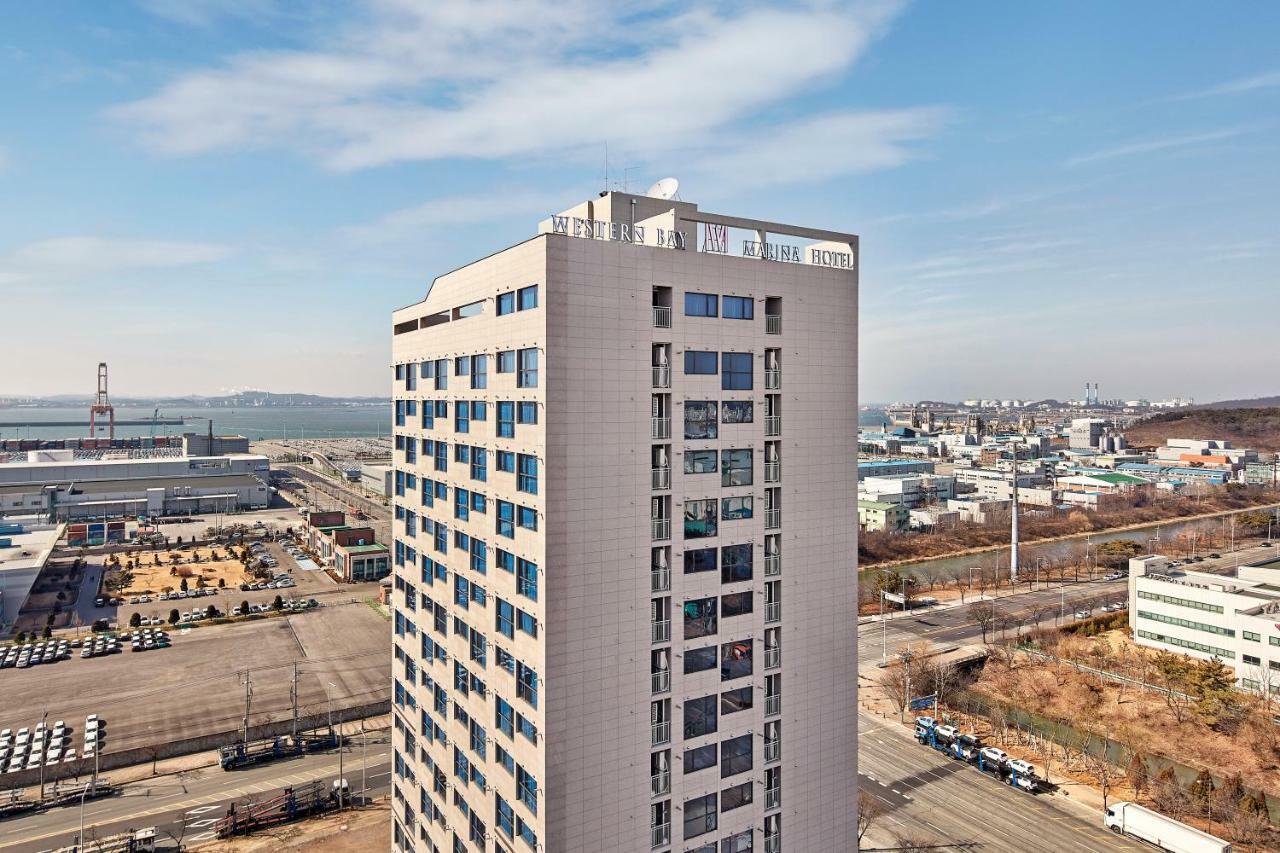 Western Bay Marina Hotel Пионтек Екстериор снимка
