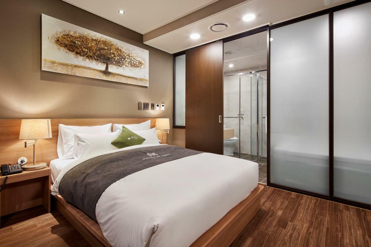 Western Bay Marina Hotel Пионтек Екстериор снимка