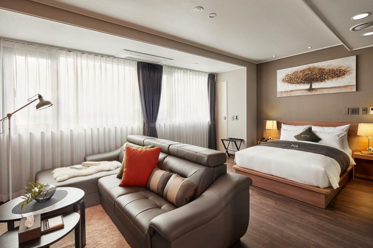 Western Bay Marina Hotel Пионтек Екстериор снимка
